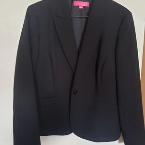 🥳3/$16🥳NINE&CO black blazer. New without tags.